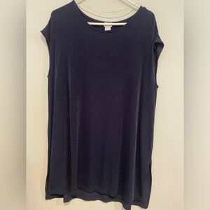 Chico’s Travelers Navy Blue Sleeveless Shirt. Size 4 US 20/22